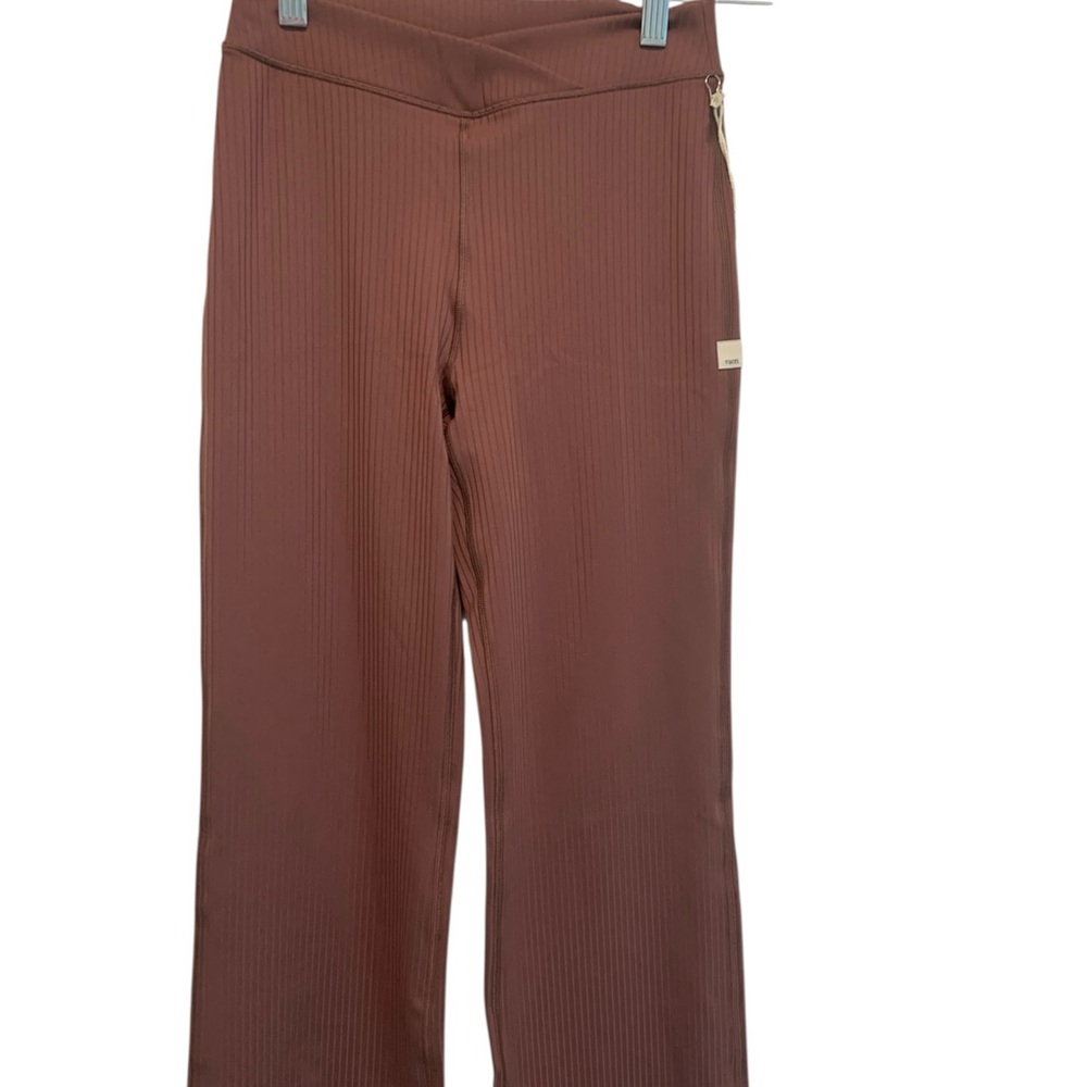 12. NWT Vuori inversion rib flares Size S